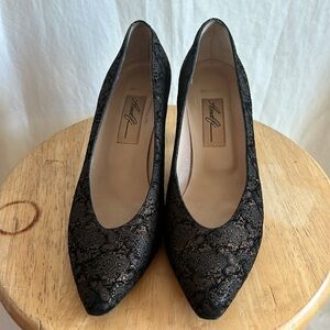 Vintage Kitten heel shoes. Italian True leather.